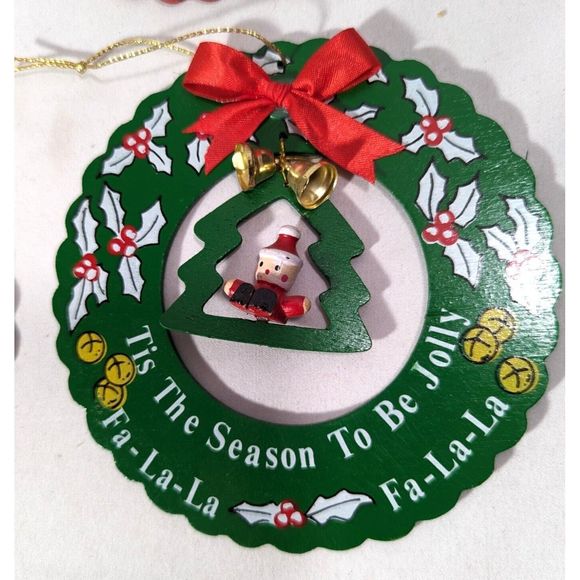 Vintage 1985 Christmas Ornaments 4-Piece Hearts Figurines Red Bows Round Wood - Picture 4 of 6